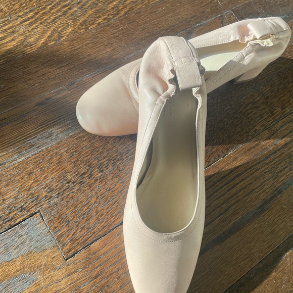 Everlane Day Heel in Pale Rose - Picture 4 of 10